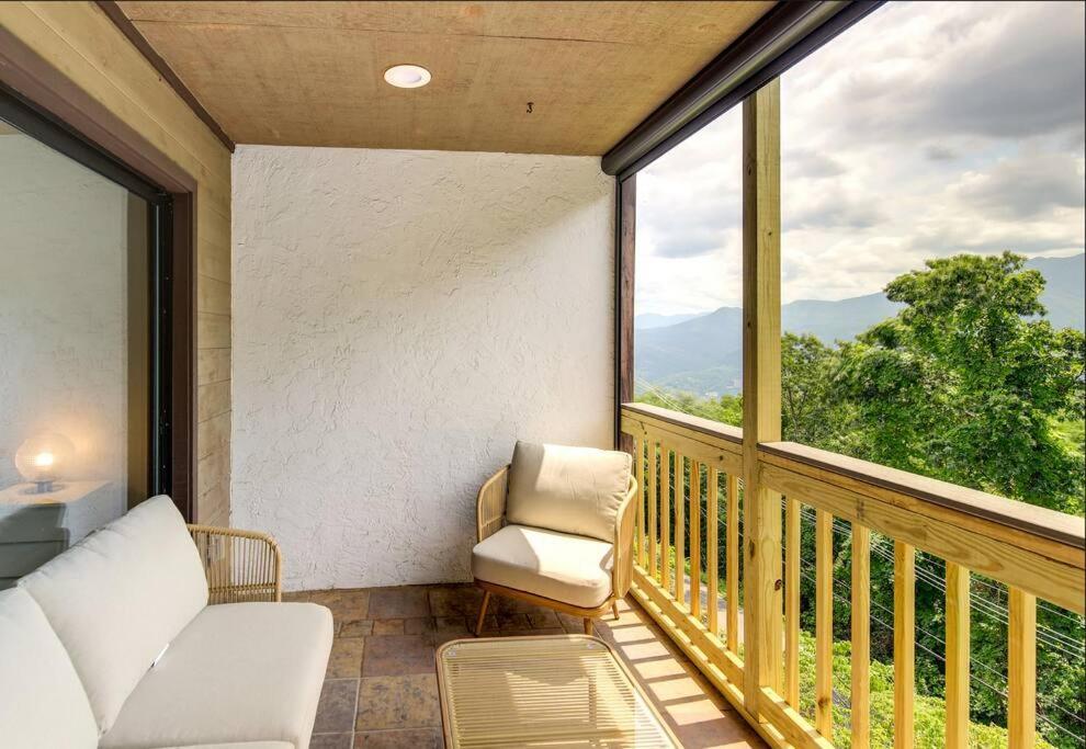 Vila Lux Retro Getaway W/ Ober & Smoky Mtn Views! Gatlinburg Exteriér fotografie