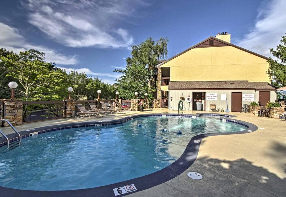 Vila Lux Retro Getaway W/ Ober & Smoky Mtn Views! Gatlinburg Exteriér fotografie
