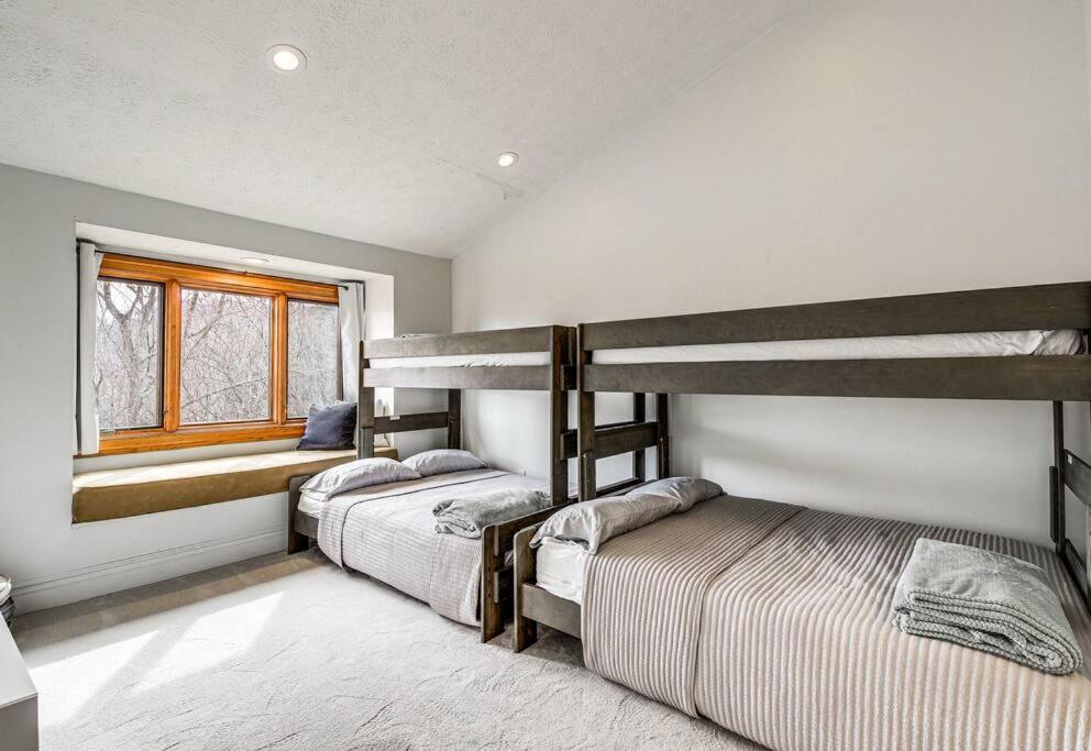 Vila Lux Retro Getaway W/ Ober & Smoky Mtn Views! Gatlinburg Exteriér fotografie