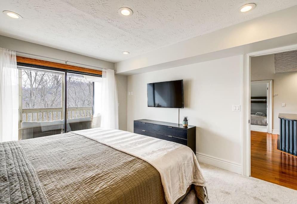 Vila Lux Retro Getaway W/ Ober & Smoky Mtn Views! Gatlinburg Exteriér fotografie