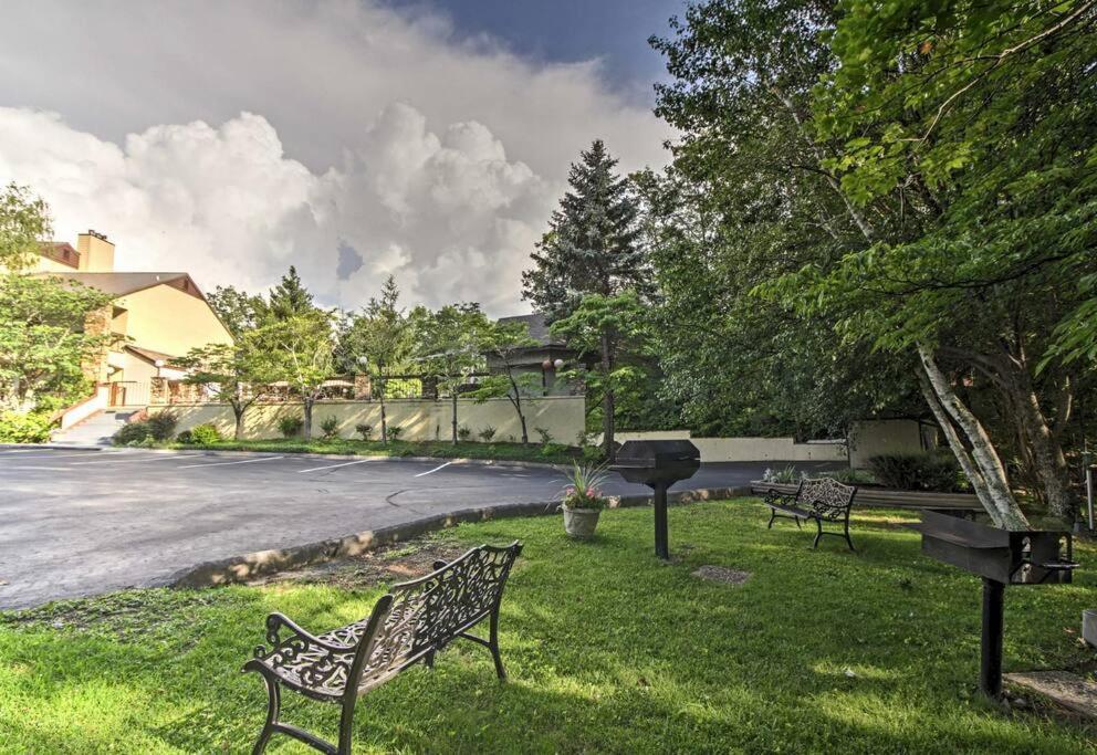 Vila Lux Retro Getaway W/ Ober & Smoky Mtn Views! Gatlinburg Exteriér fotografie